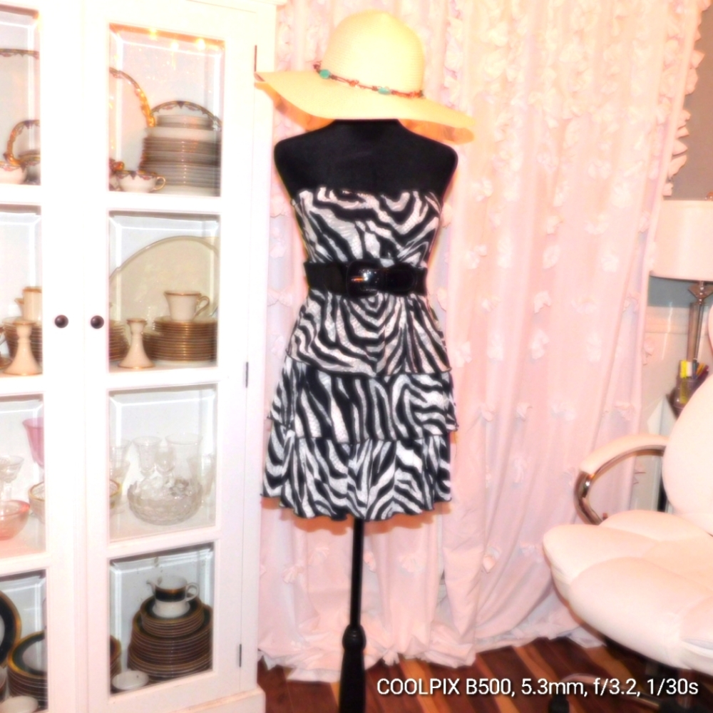 (24)Dress Rue21 Size Small Black & White with Belt